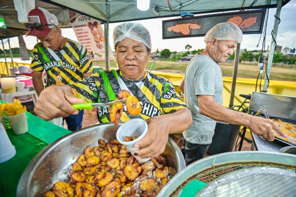 Flávio Xavier propõe centros gastronômicos regionais em praças e parques