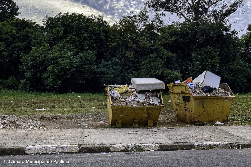 Valadão sugere Ecoponto de móveis usados e mais linha de ônibus no bairro Cascata