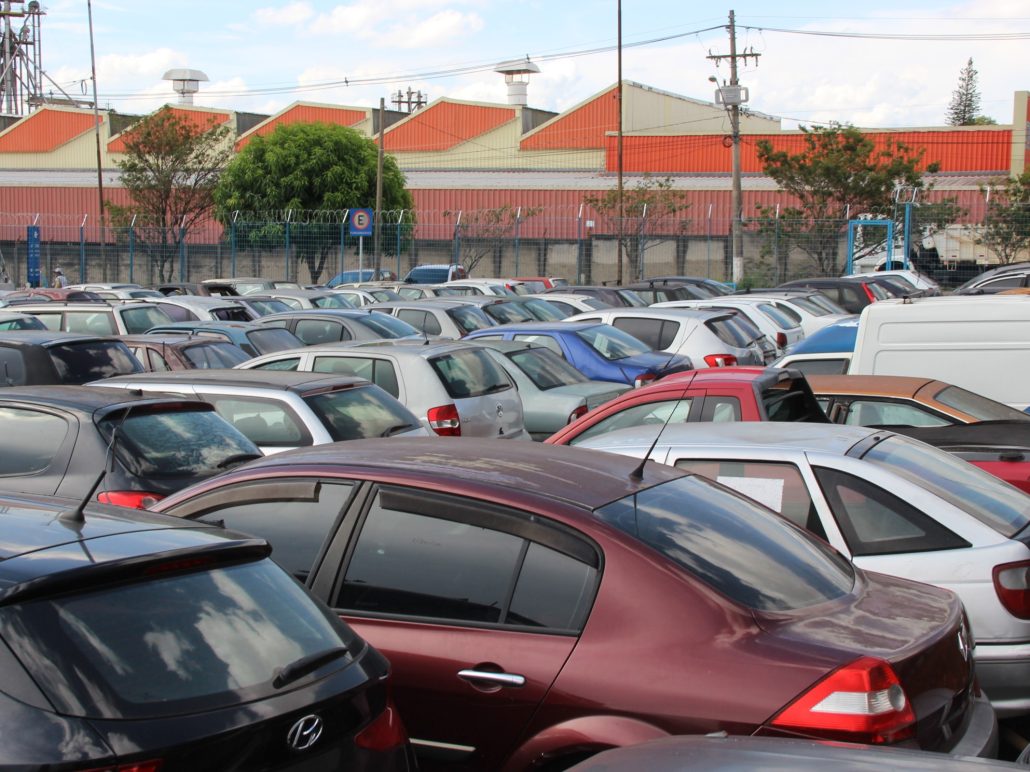 Alex Eduardo indica pátio municipal para guarda de veículos e posto do INSS