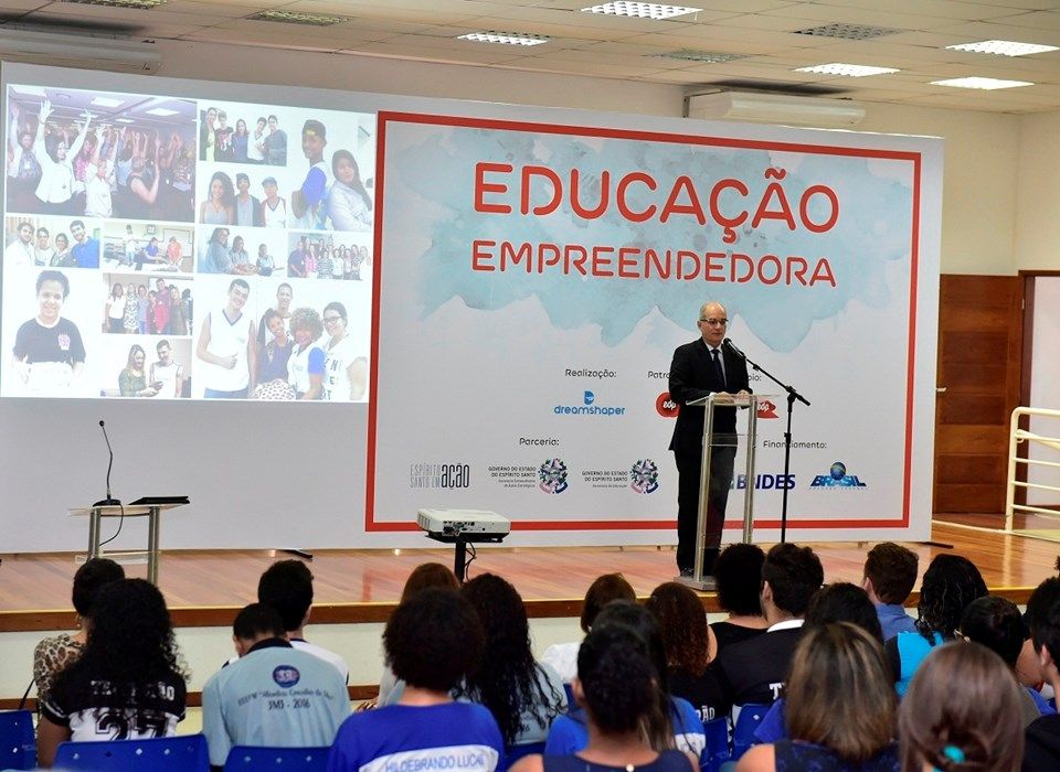 Educação empreendedora para jovens é defendida por Cícero