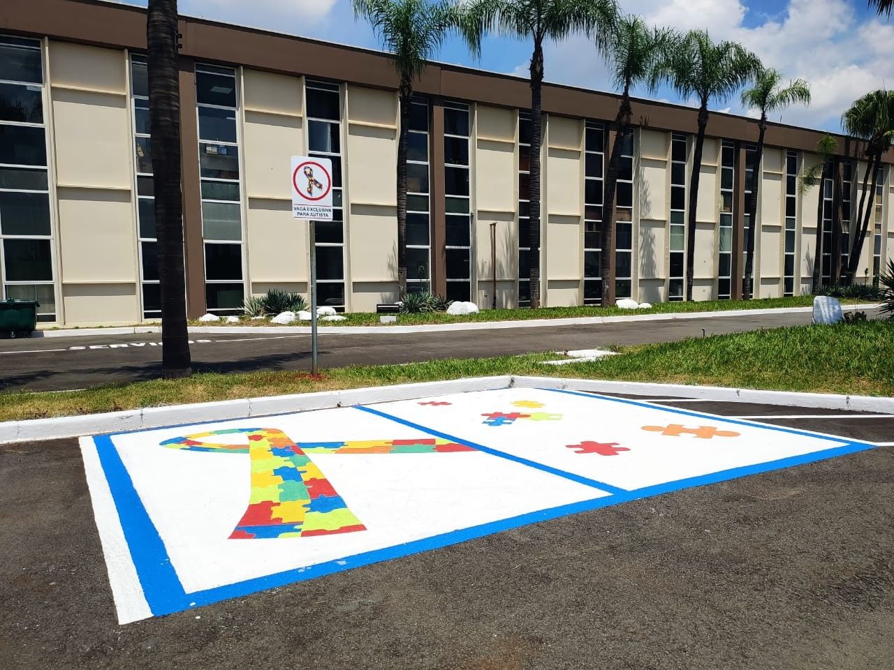 Messias Brito sugere vagas de estacionamento para autistas no entorno de escolas